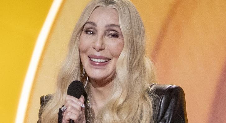 Cher hatalmasat bakizott a Grammy-gálán, rajta nevet a fél internet