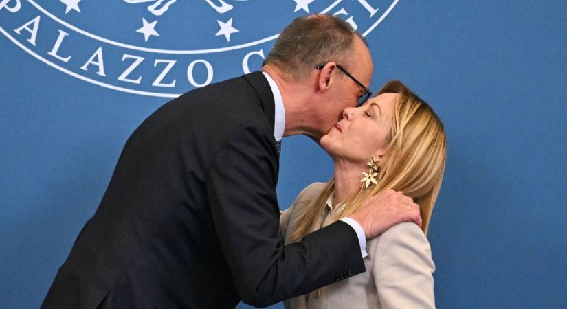 Váratlan szövetséget kötött Meloni, aminek Macron nem fog örülni