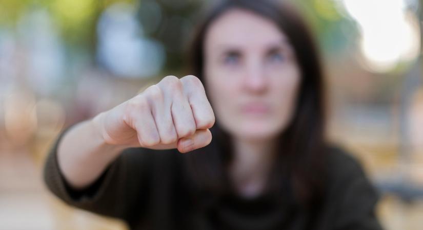 Durva bosszút állt a hölgytrió egy anyukán egy óvodai konfliktus miatt