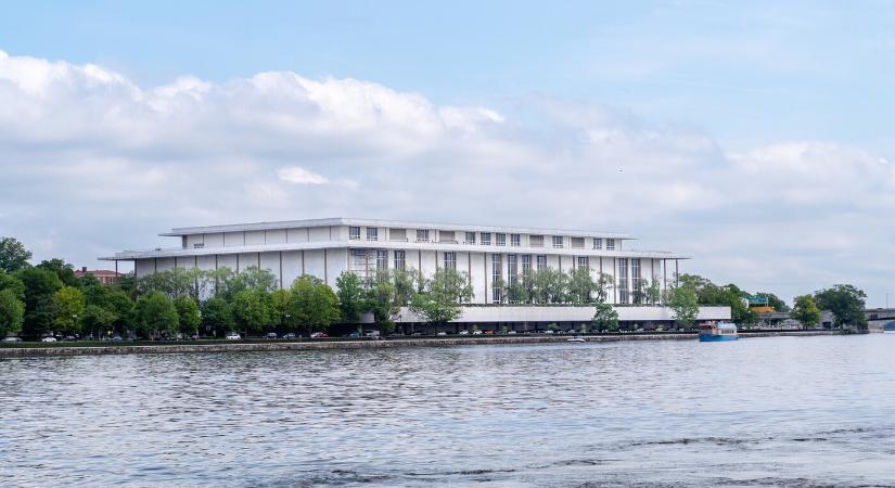 Nagy port kavar, hogy két évre bezár a Trump-Kennedy Központot