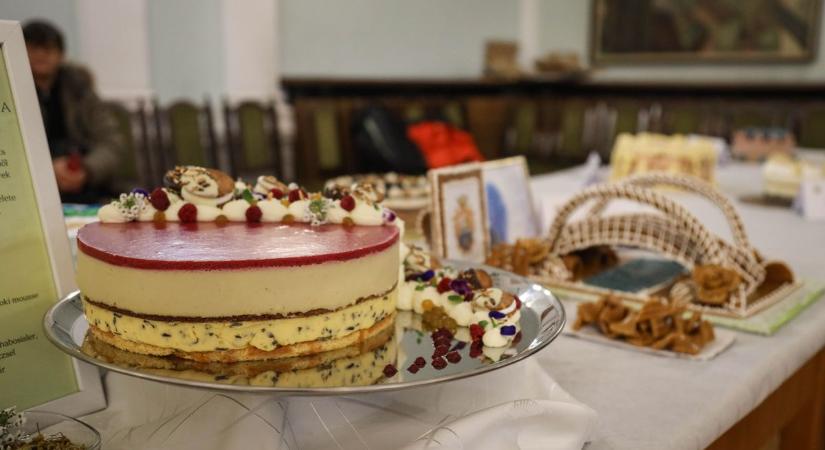Ez a régi idők ízeit idéző remekmű lett idén Jász-Nagykun-Szolnok vármegye tortája – galériával és videóval