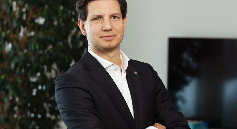 Távozott az állami turisztikai cég éléről a fizetését euróban kapó vezető