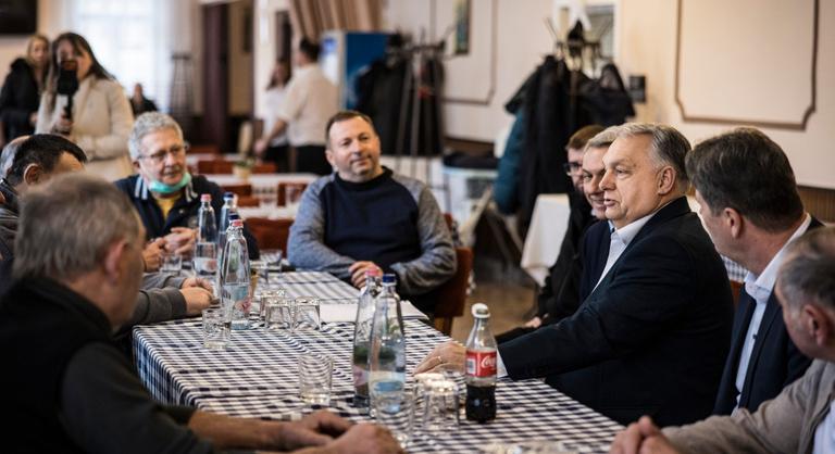 Orbán Viktor és Lázár János együtt indult tárgyalni