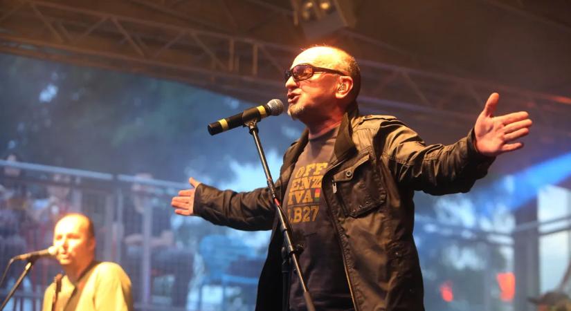 Feladták a hatóságok a keresést, de a Ladánybene 27 énekese még nem mondott le az eltűnt férfiról