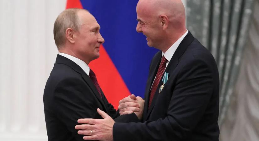 A FIFA elnöke sürgeti az orosz csapatok visszatérését a fociba