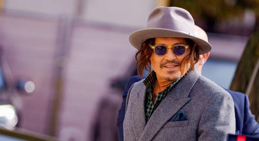 Csak ráncok és semmi sárm! Johnny Depp felismerhetetlen, pokolian megöregedett – Sokkoló fotó