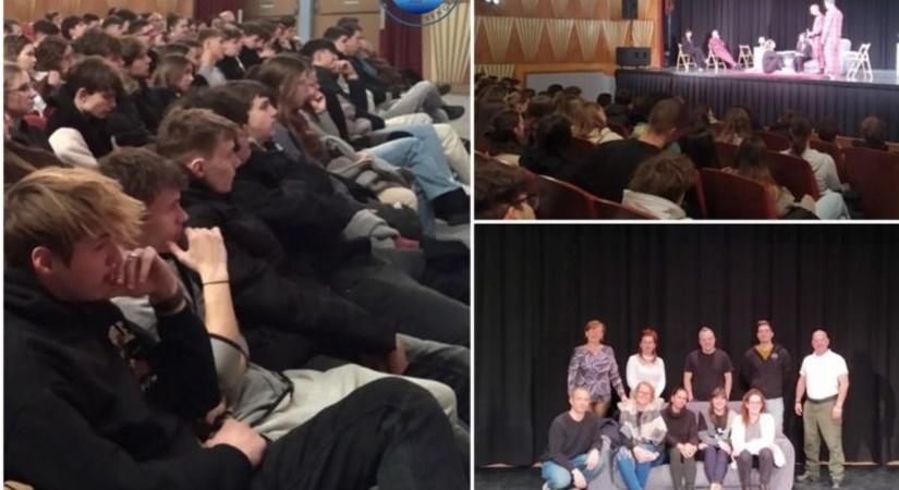 Színpadon a „Legalja” : a kábítószerek ellen született előadás a kapuvári diákoknak - fotó