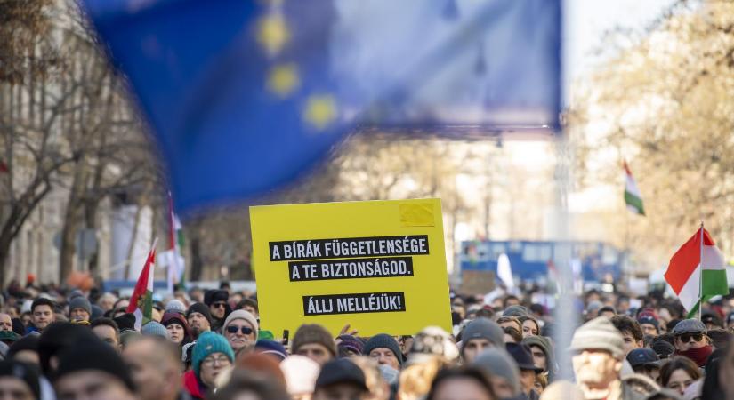 Arra kéri a politikai élet szereplőit az Országos Bírói Tanács, hogy tartózkodjanak a bírák megfélemlítésétől