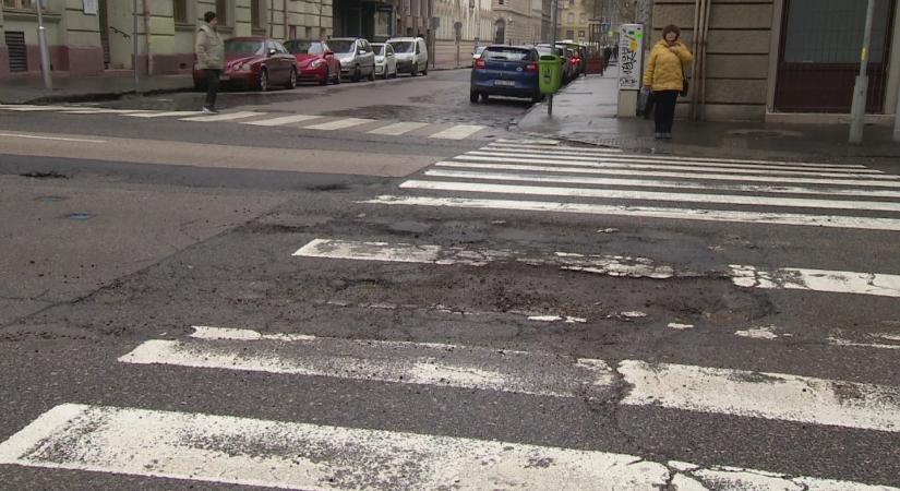 A kátyúkárok felét fizetik csak ki a közútkezelők