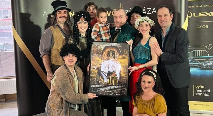 Na szia mentő! : az ország kis hőse ellátogatott a győri színház Szaffi családi musicaljére - fotó