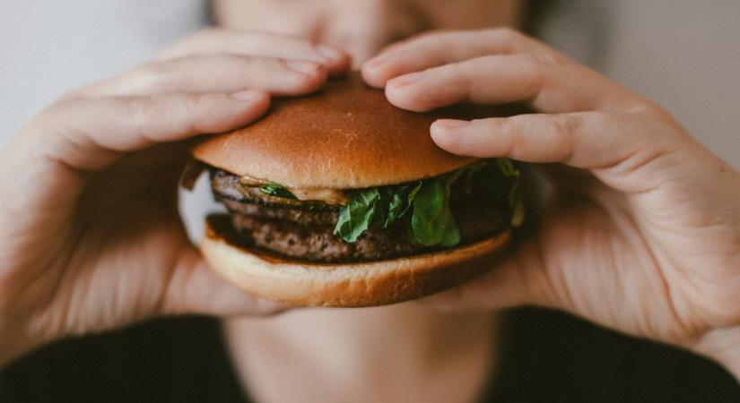 Egy tanulmány szerint a húsevőknek nagyobb az esélyük megélni a 100 éves kort, de azért van itt egy csavar