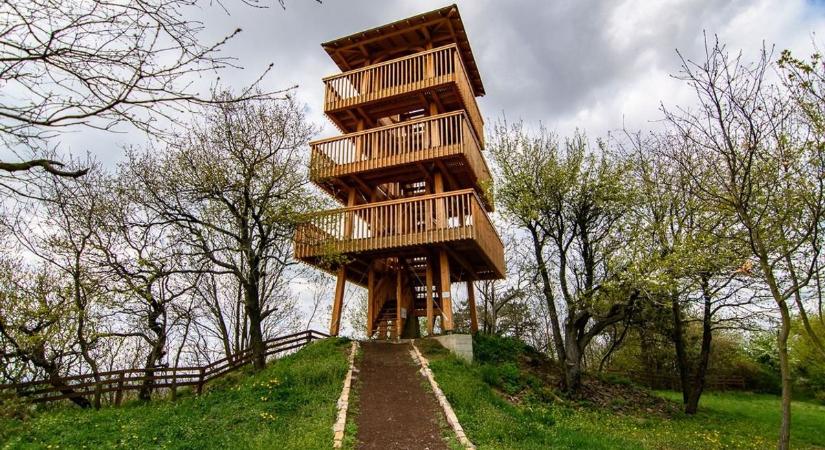 Rossz hír a kirándulóknak: bezárt és eltűnik egy Balaton-felvidéki kilátó