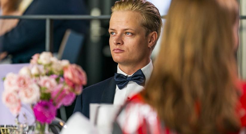 Pár nappal azelőtt tartóztatták le a norvég koronahercegnő fiát, hogy 38 bűncselekmény vádjával bíróság elé állna