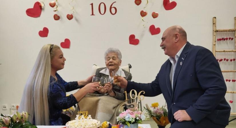 Parád koccint, a torta krémes, Bözsi néni 106 éves