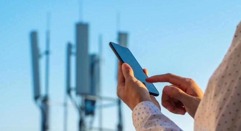 Minden tizedik mobiltelefon-torony nem működik áram nélkül, Zelenszkij utasítást adott a probléma megoldására