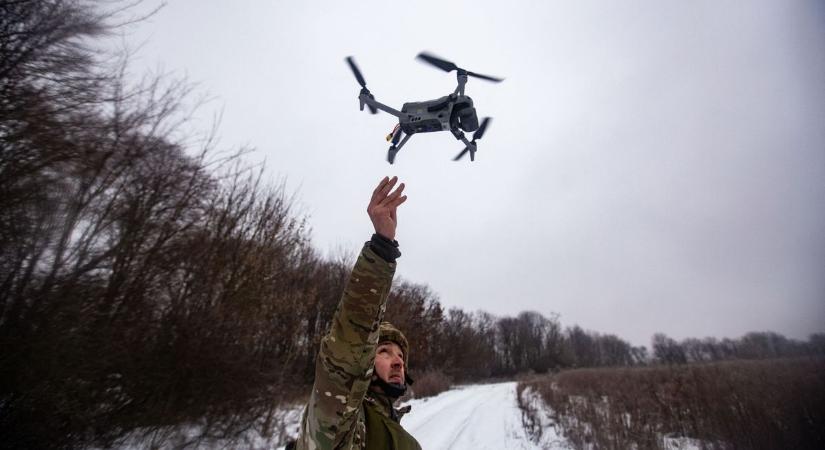 Könnyűszerrel kiiktatják az orosz harci pingvineket az ukránok - az oroszok ezt csúnyán benézték, nem véd többé a csodaponchó