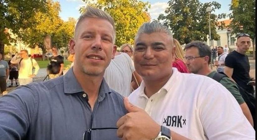 Nem akárkik mellett pózol a tiszás Csík Miklós, aki megverette Pócs János informátorát, miután leleplezte őt (FOTÓK)