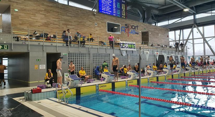 Taroltak a győriek: az UNI Győri Úszó SE nyerte az éremtáblát a nemzetközi versenyen