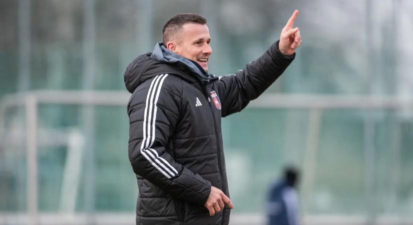 „El kell törni a bokáját, hogy kiállítsák?” – kiakadt a bíróra a Vidi edzője