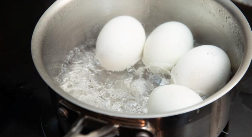Magától leválik a tojás héja, ha ezt adod a forrásban lévő vízhez