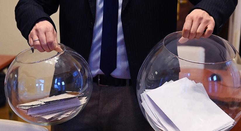 Indul az első rostálás a választás előtt