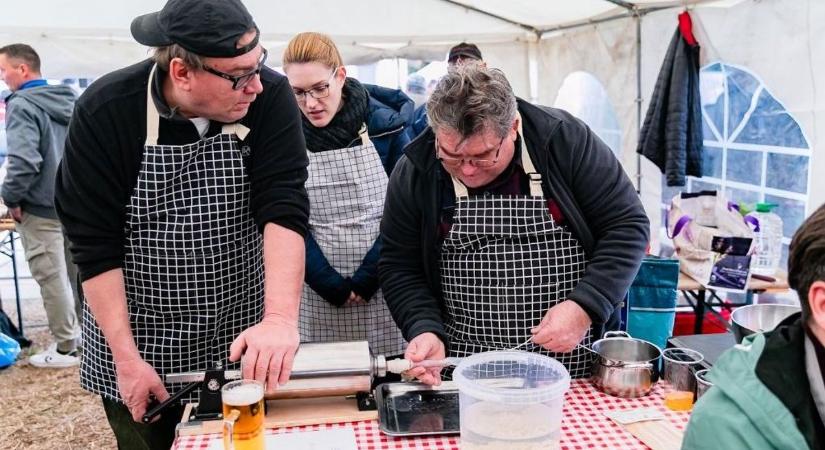 Füst, fűszerek, hagyomány – VII. Kulcsi Disznótoros és Kolbásztöltő Verseny