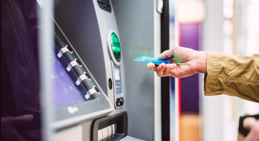 Figyelem! Tévesen vonhatott le pénzt az ügyfelektől az egyik nagy hazai bank