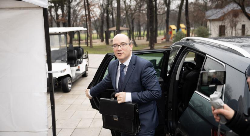 Elszámolták a tanárok béremelését