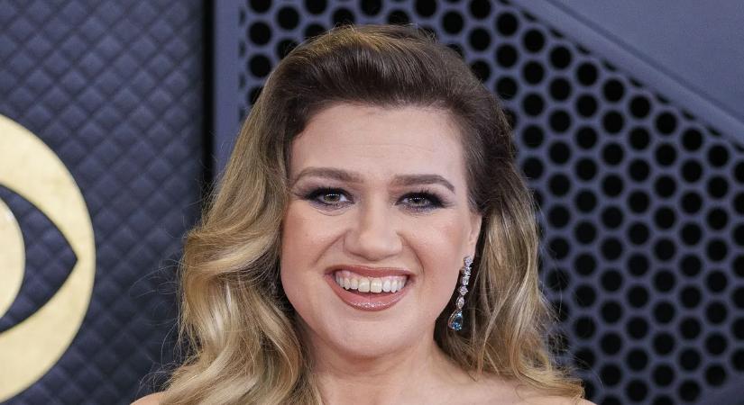 Szívükhöz kaptak a rajongók: döbbenetes hírt jelentett be sokak kedvenc énekesnője