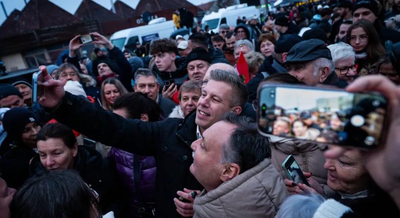 21 Kutatóközpont: A biztos szavazó pártválasztóknál 16 százalékpont a Tisza előnye a Fidesz előtt