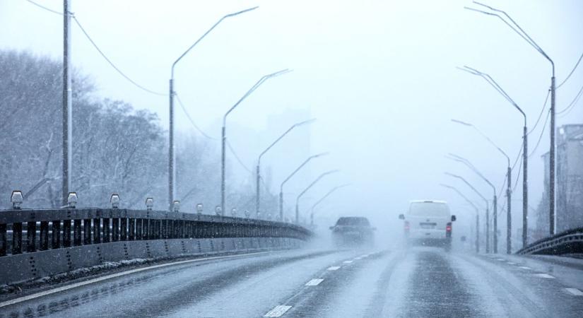 Ónos eső esik, mindenki nagyon óvatosan közlekedjen!