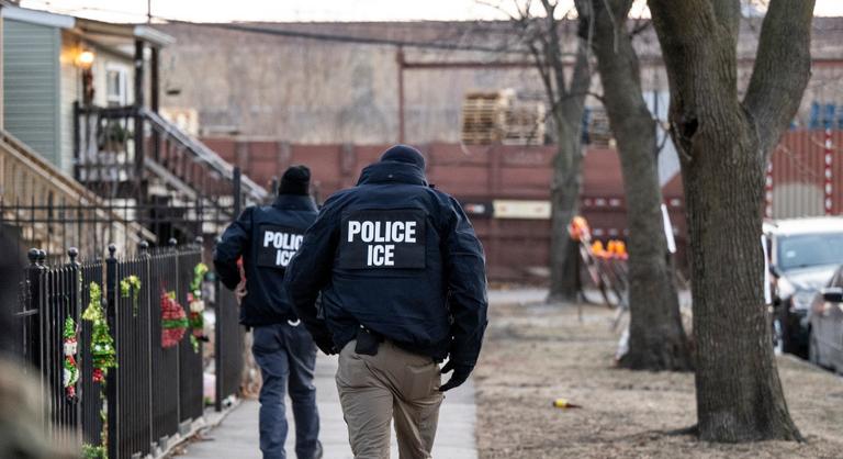 Döntő áttörés ICE-ügyben: mostantól kötelesek testkamerát viselni az intézkedő ügynökök