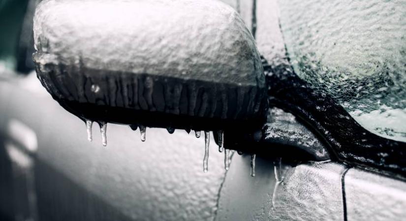 A fél országra kiadták a riasztást: ezekre a vármegyékre csap le az ónos eső és a havazás kedden