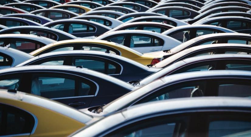 144 millió forint értékű autót foglaltak le adócsaló autókereskedőtől