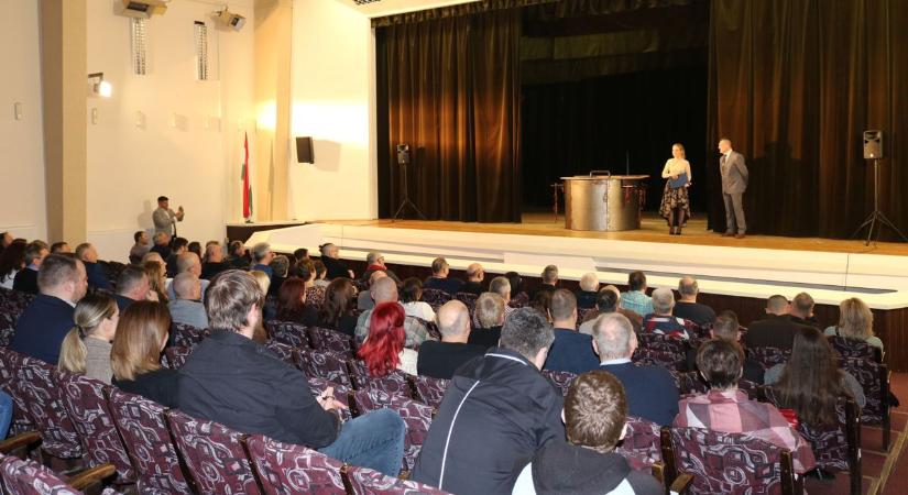 Színházi és gasztronómiai élmények randevúja a pacal jegyében – fotók