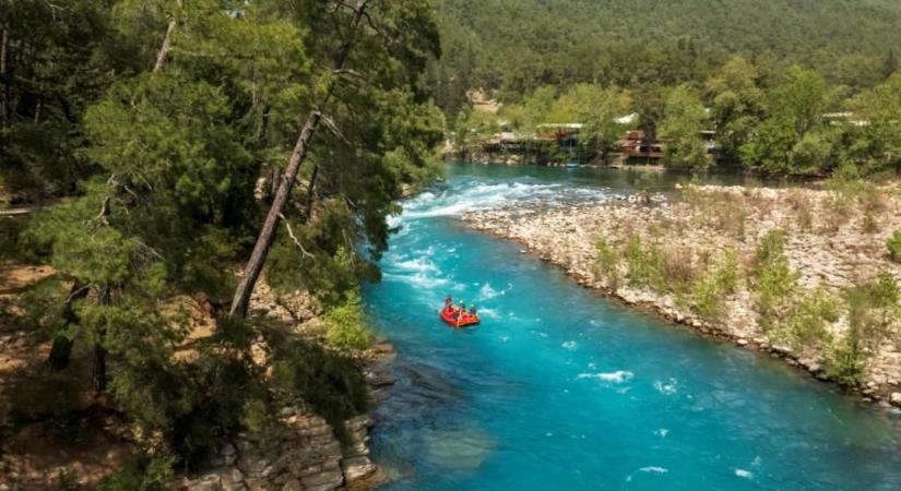 Történelmi csúcson Törökország turisztikai bevételei – 65,2 milliárd dolláros bevétel 2025-ben