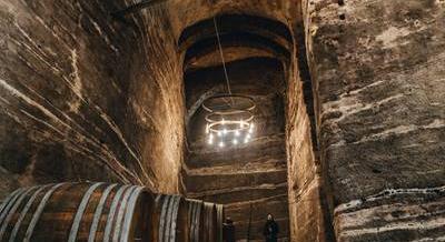 Egy rejtett kincs Kőbánya szívében, amit mindenképp látnod kell – Az Óhegyi Pincében jártunk