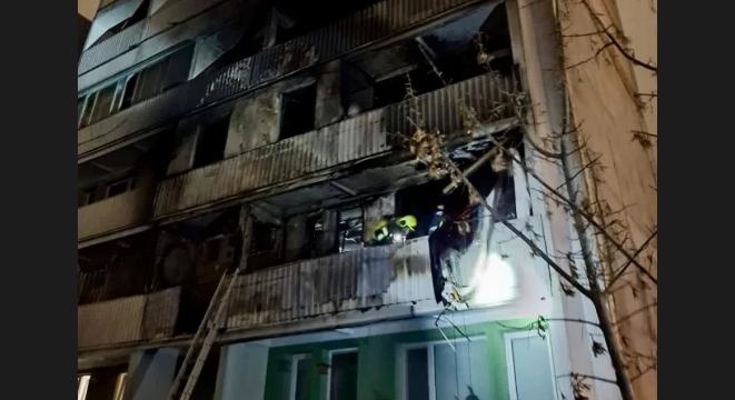 Tűz ütött ki egy pozsonyi panelházban, több tucatnyi embert kellett evakuálni az éjszaka közepén