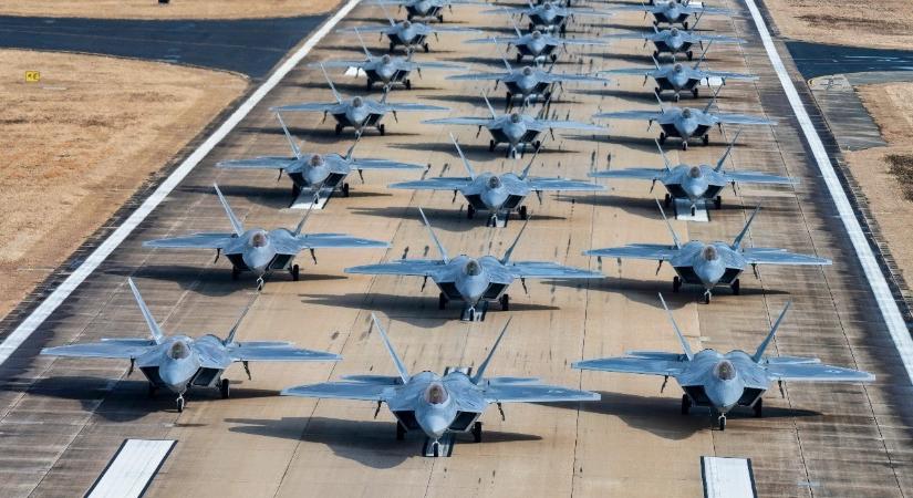 Az orosz S–500 elhárítót kifejezetten úgy fejlesztették, hogy leszedje az F–22-t