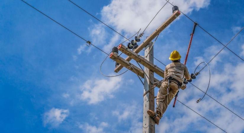 Két napos lesz a kimaradás, boltok, iskola és bölcsőde is áram nélkül marad a településen