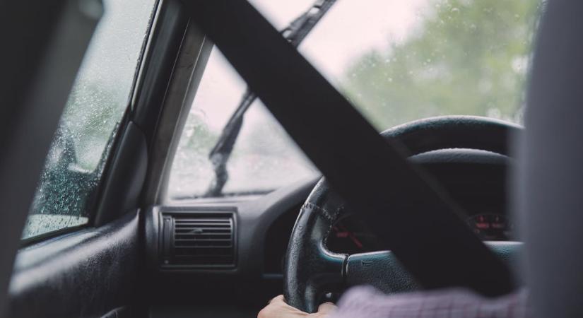 Tömegbaleset történt az M0-son, kamion és autók ütköztek