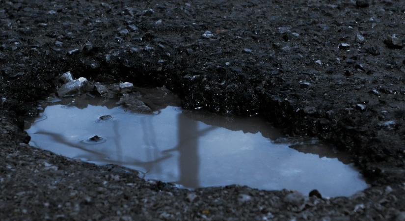 Szakjogász a kátyúkárokról: akár a közút kezelőjén is behajtható a keletkezett kár