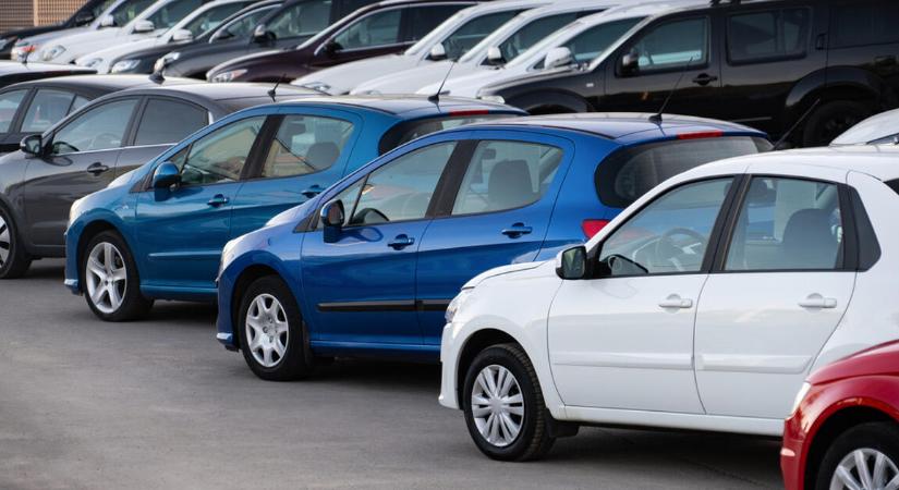 Nem csak bírság jöhet, de a telephelyről is viheti a NAV a kocsikat