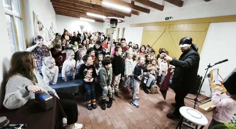 „Farsang a múzeumban” – Scarbo Magic bűvészmutatványaival