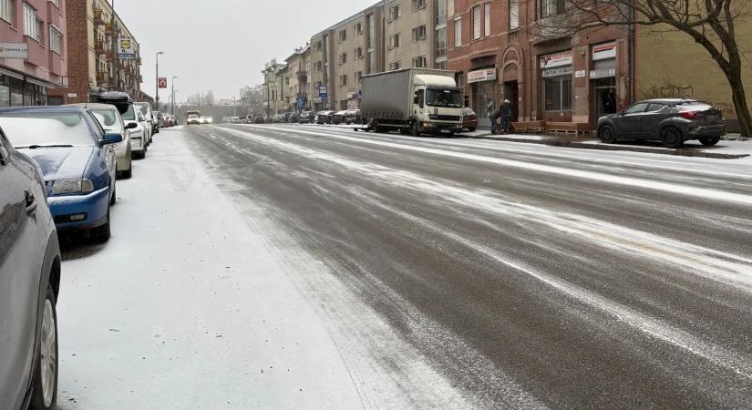 Havazásra ébredtek Budapesten, a város több pontja is fehérbe borult - Galéria!