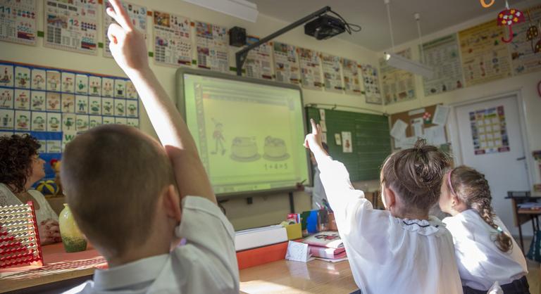 A köznevelési államtitkár elismerte, hogy rosszul számolták ki a pedagógusok béremelését, akik többet is kaphattak volna