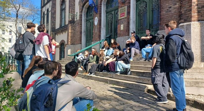 14 BUDAPEST: A KÉK Városi Séták gimnáziumi programja  JELENTKEZÉSI FELHÍVÁS 2026