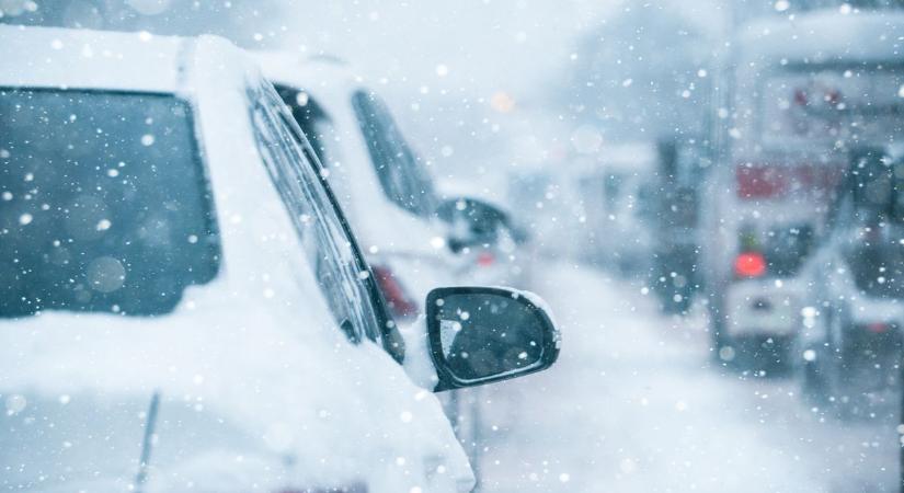 Mozgalmas nap: megérkezett a nagyobb havazás, kiadták a narancssárga riasztást ónos esőre is