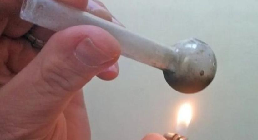 Csak erős idegzetűeknek! – sokkoló drogos videót osztott meg a kormánybiztos