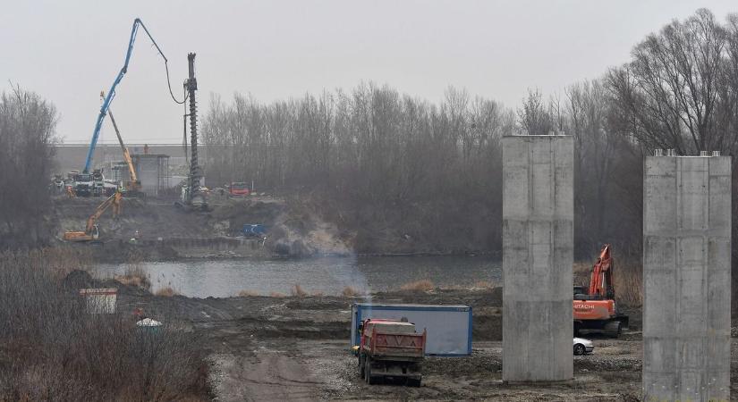 Új híd épül Dunakiliti és Doborgaz között év végére - fotók